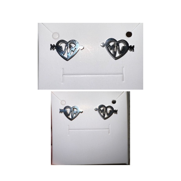 $2 NEW STAINLESS STEEL MEDICAL HEART STUD EARRINGS $2 WITH ANY ORDER OF $10 OR M - Picture 3 of 16